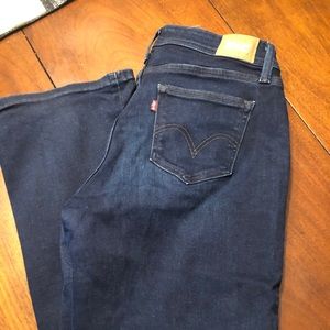 Levi’s women curvy jeans
